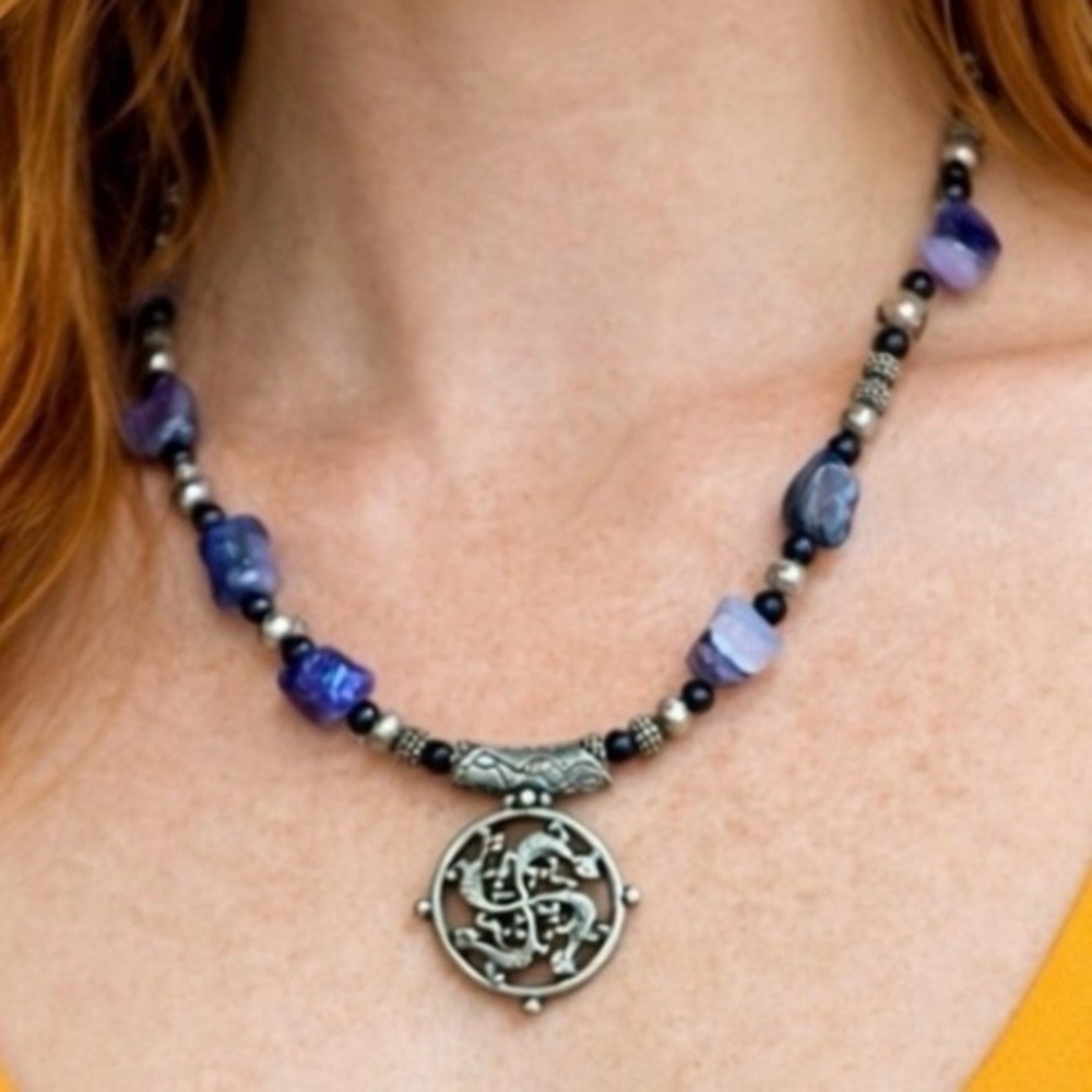AMETHYSTS AND SILVER NECKLACE WITH LIZARD MEDALLION PENDANT